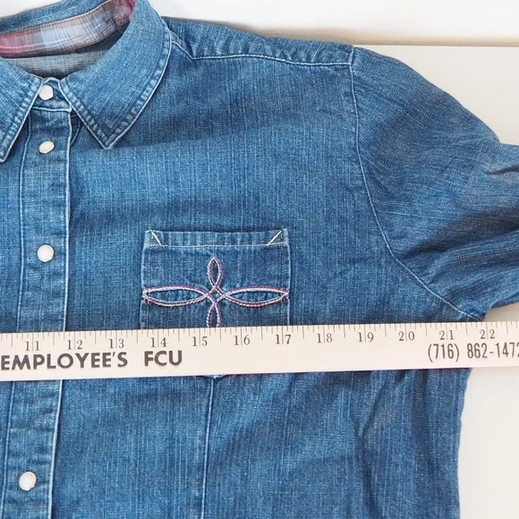 Vintage Women's Wrangler Blues Denim Shirt Pearl Snap Button Up Western - Large* - Picture 9 of 13